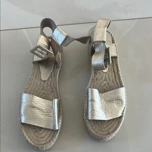 Gold sandals size 7.5 
Very cool